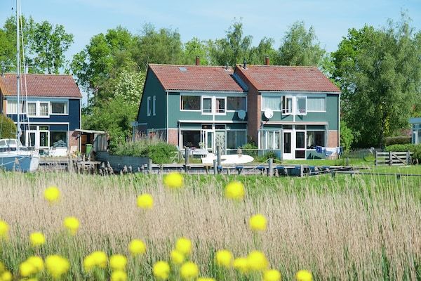 Buitenkant - Vakantiehuis in Warns met eigen aanlegsteiger in Warns (5)