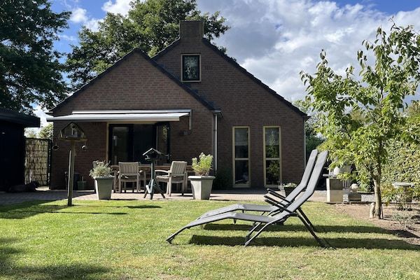 Buitenkant - Gezellige bosbungalow voor 6 personen in Ewijk (1)