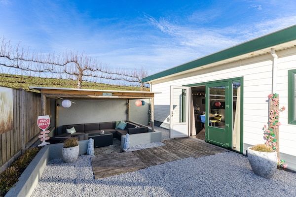 Terras - Ontspannend huis met omheinde tuin in Stavenisse (5)
