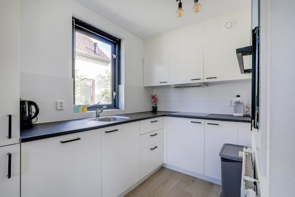 Keuken - Bungalow aan het meer met tuin, geschikt voor 6 in Ewijk (5)