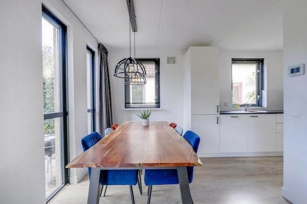 Eetkamer - Bungalow aan het meer met tuin, geschikt voor 6 in Ewijk (4)