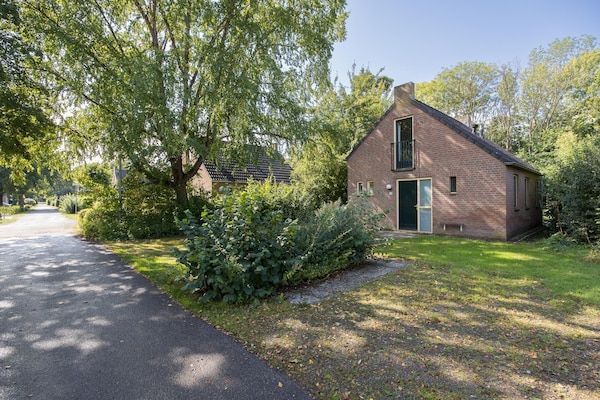 Buitenkant - Ontspannend bosuitje voor 6 personen in Ewijk (1)