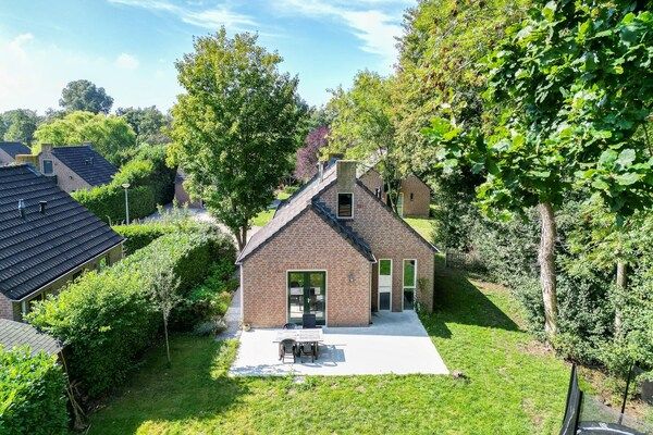 Buitenkant - Bungalow in het bos voor 4 personen in Ewijk (2)