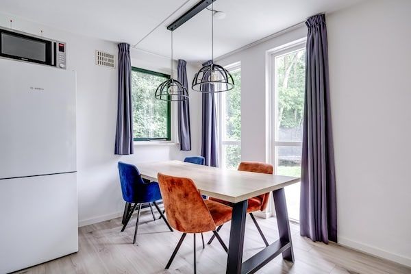 Eetkamer - Bungalow in het bos voor 4 personen in Ewijk (5)
