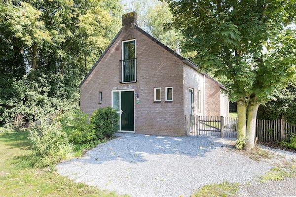 Buitenkant - Bungalow in het bos voor 4 personen in Ewijk (1)