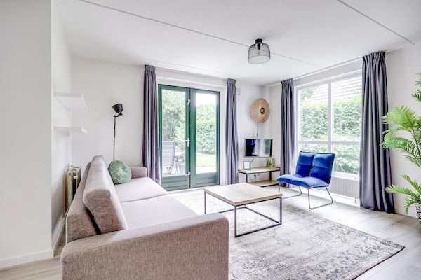 Woonkamer - Bungalow in het bos voor 4 personen in Ewijk (4)