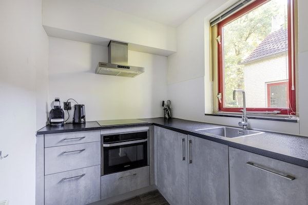 Keuken - Saunabungalow aan het meer voor 4 in Ewijk (5)