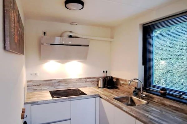 Keuken - Verhoogde Ewijk woning voor 6 in Ewijk (5)