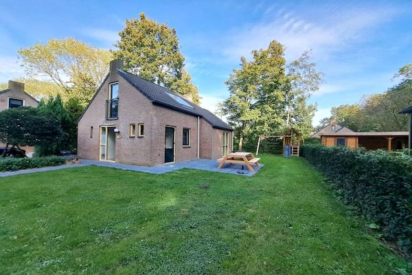 Buitenkant - Verhoogde Ewijk woning voor 6 in Ewijk (1)