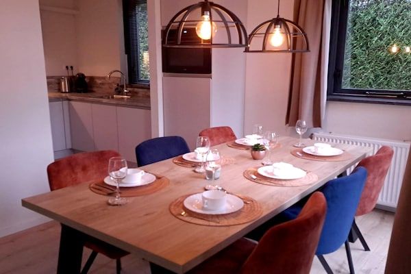 Eetkamer - Verhoogde Ewijk woning voor 6 in Ewijk (4)