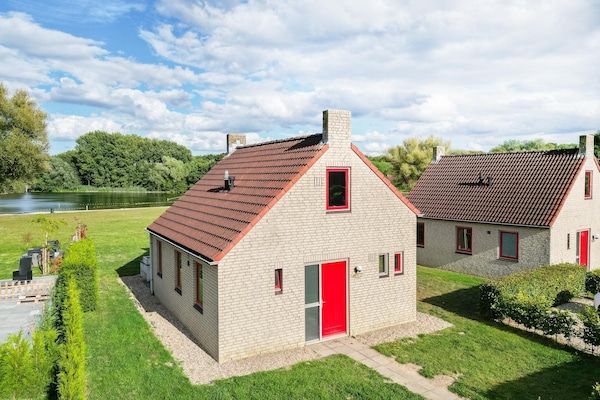 Buitenkant - 6-pers. sauna bungalow aan het meer in Ewijk (1)
