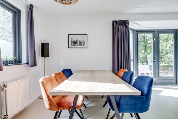 Eetkamer - Vrijstaande bungalow aan meer voor 6 in Ewijk (4)
