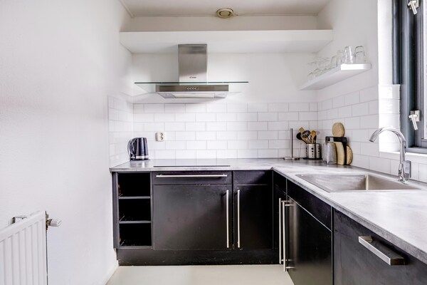 Keuken - Vrijstaande bungalow aan meer voor 6 in Ewijk (5)
