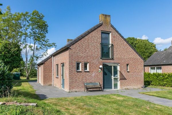 Buitenkant - Rustige bospark woning in Ewijk in Ewijk (1)