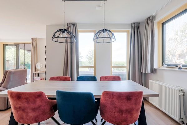 Eetkamer - Rustige bospark woning in Ewijk in Ewijk (4)