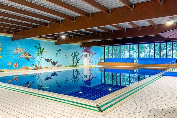 PoolOfHouse - Vrijstaande bungalow aan water voor 4 in Ewijk (2)