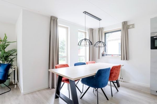 Eetkamer - Vrijstaande bungalow aan water voor 4 in Ewijk (4)