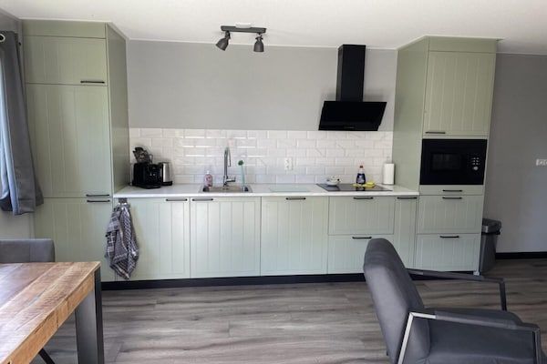 Keuken - Prachtige accommodatie in De Kiel in De Kiel (4)