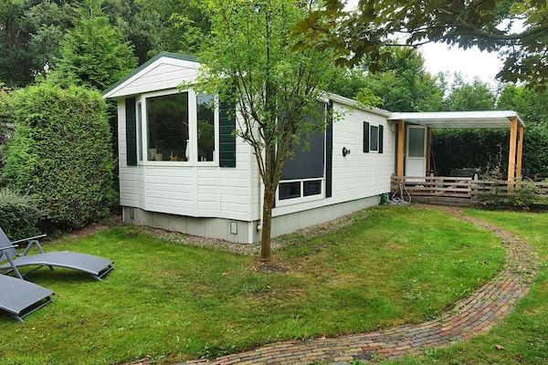 Buitenkant - Vechtdalchalet de Eik in Rheezerveen (1)