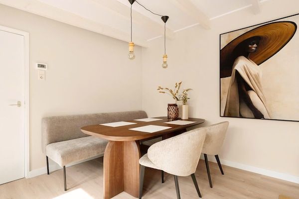 Eetkamer - Vakantiehuis met hottub op loopafstand in Sint Maartensvlotbrug (2)