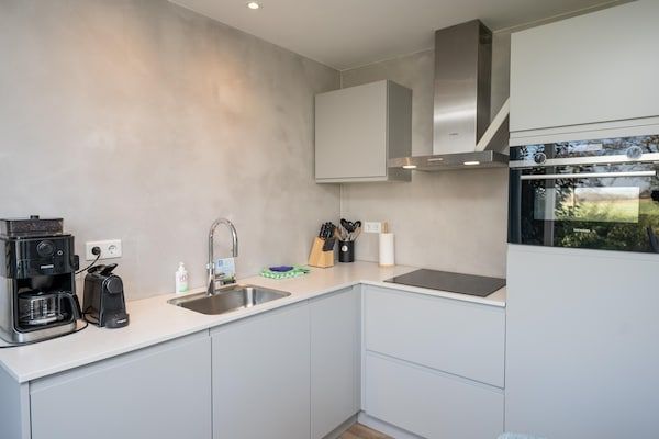 Keuken - Luxe, rust en stilte, en ruimte voor het hele in De Koog (4)