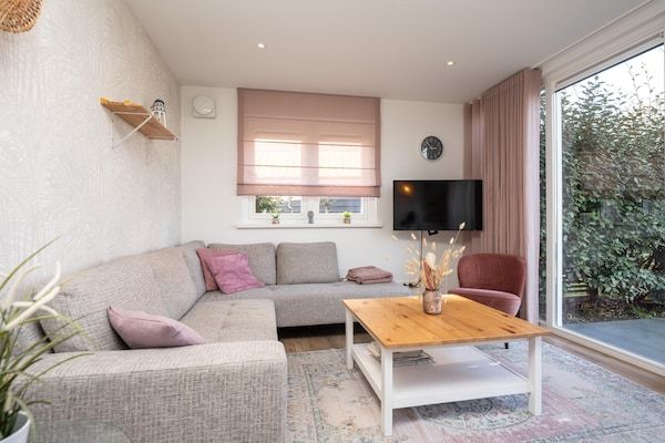 Woonkamer - Luxe, rust en stilte, en ruimte voor het hele in De Koog (2)