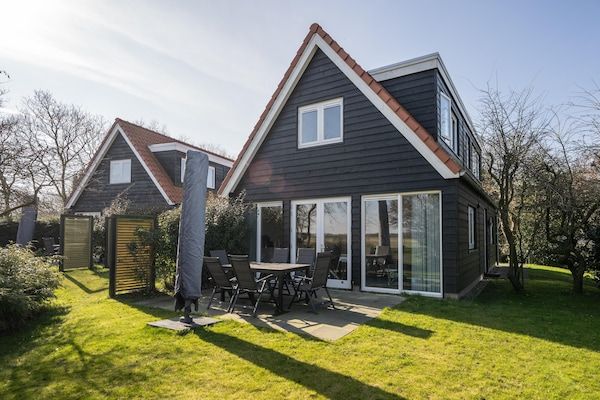 Buitenkant - Luxe, rust en stilte, en ruimte voor het in De Koog (1)