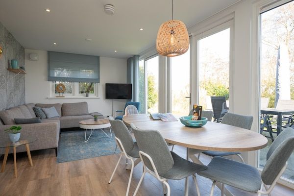 Woonkamer - Luxe, rust en stilte, en ruimte voor het in De Koog (2)