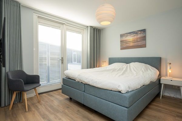 Slaapkamer - Luxe, rust en stilte, en ruimte voor het in De Koog (4)