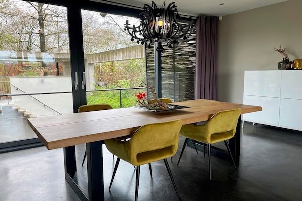 Eetkamer - Wellnessvilla met privéspa in Oosterhout (5)