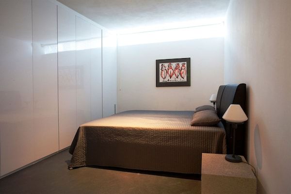 Slaapkamer - Wellnessvilla met privéspa in Oosterhout (3)