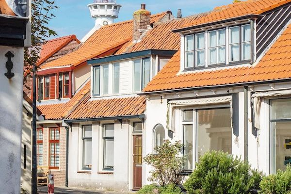 Buitenkant - Vakantiemolen in de duinen in Egmond aan den Hoef (1)