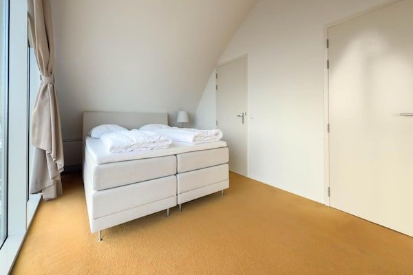 Slaapkamer - Luxe appartement aan het strand voor 5 personen in Egmond aan Zee (2)