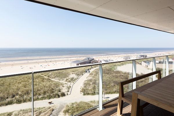 Terras - Stijlvol appartement voor 8 personen met zeezicht in Egmond aan Zee (5)