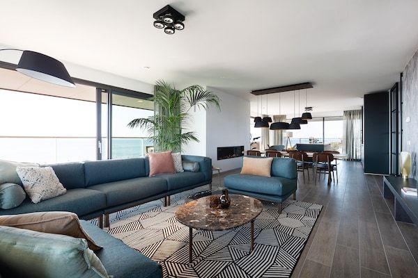 Woonkamer - Stijlvol appartement voor 8 personen met zeezicht in Egmond aan Zee (1)