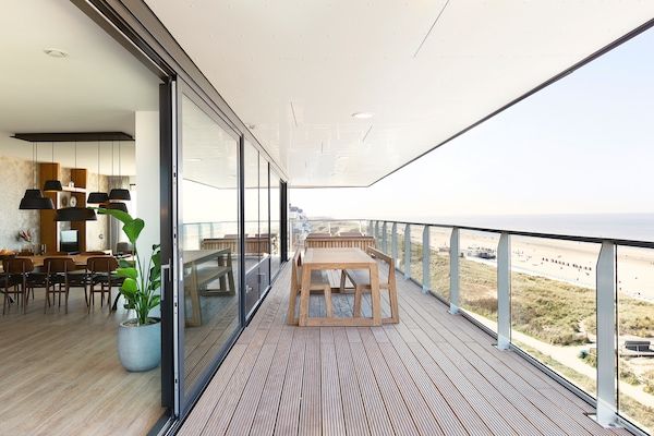 Terras - Luxe vakantiehuis aan de Noordzee met garage. in Egmond aan Zee (5)