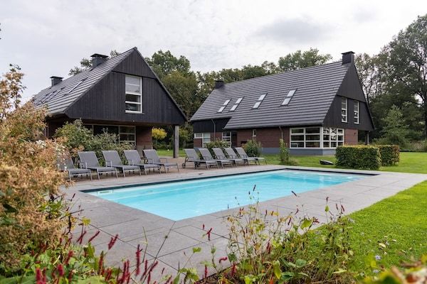 Buitenkant - Achterhoek Villa met verwarmd zwembad in Aalten (1)
