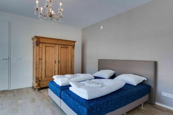 Slaapkamer - Achterhoek Villa met verwarmd zwembad in Aalten (3)