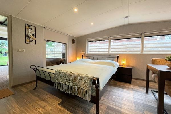 Slaapkamer - Rustige Wellnessvilla in Bellingwolde in Bellingwolde (3)