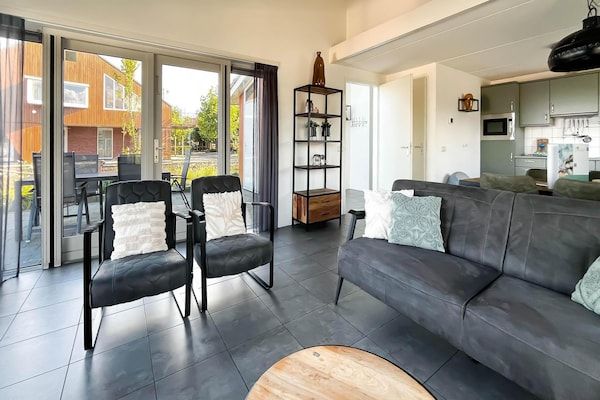 Woonkamer - Uitgeest Moderne Woning aan het Water in Uitgeest (2)