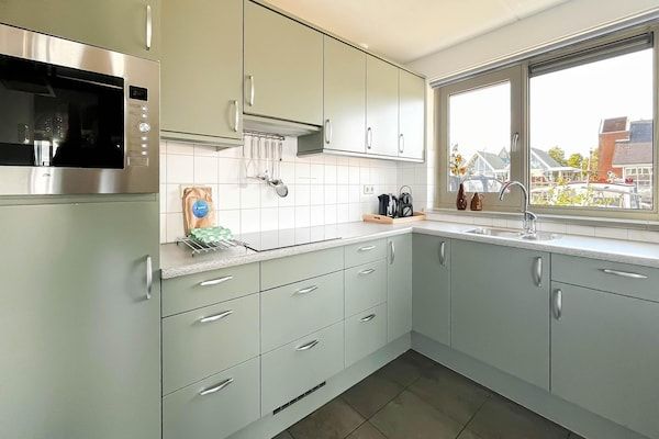 Keuken - Uitgeest Moderne Woning aan het Water in Uitgeest (3)