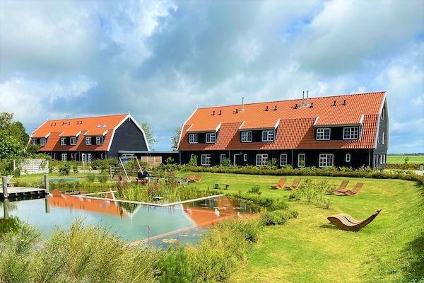 Buitenkant - Luxe villa met sauna voor 12 personen in Den Burg (1)