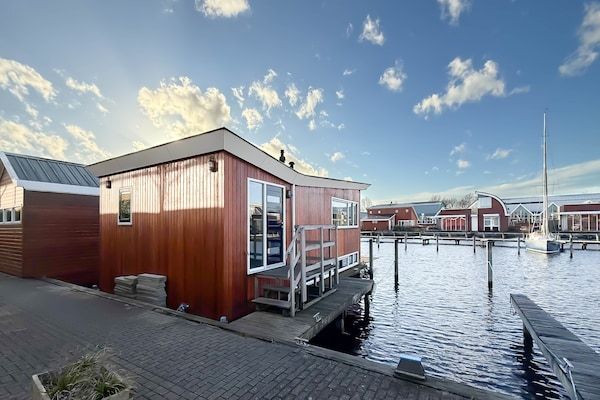 Buitenkant - Modern Botenhuis aan het Uitgeestermeer in Uitgeest (1)