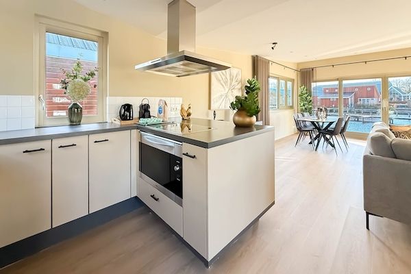 Keuken - Modern Botenhuis aan het Uitgeestermeer in Uitgeest (3)