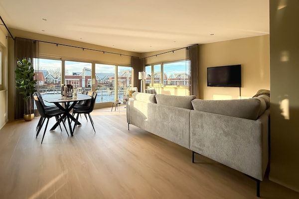Eetkamer - Modern Botenhuis aan het Uitgeestermeer in Uitgeest (4)