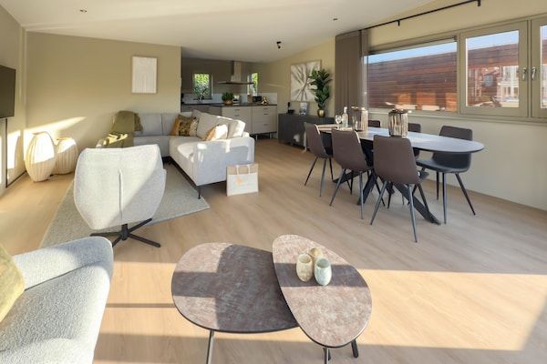 Woonkamer - Modern Botenhuis aan het Uitgeestermeer in Uitgeest (2)