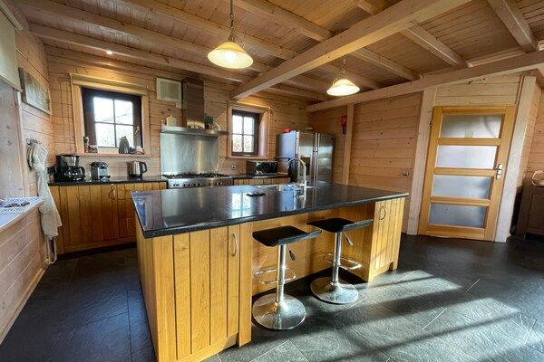 Keuken - Villa met sauna en badkuip in Den Ham (4)