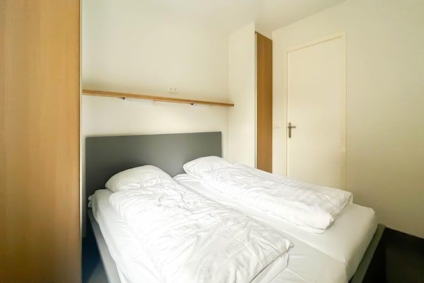 Slaapkamer - Appartement aan het meer Uitgeest voor 6 personen in Uitgeest (4)