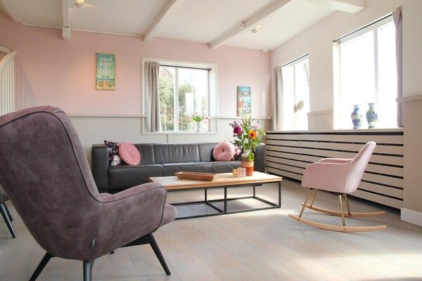 Woonkamer - Vakantiehuis bij de duinen van Egmond in Egmond aan den Hoef (2)