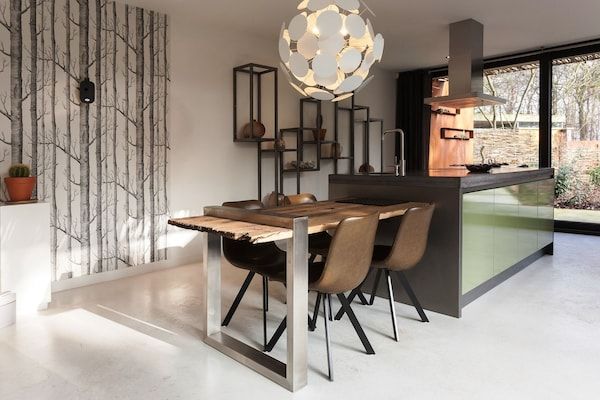Eetkamer - Wellnessvilla met privésauna in Oosterhout (4)